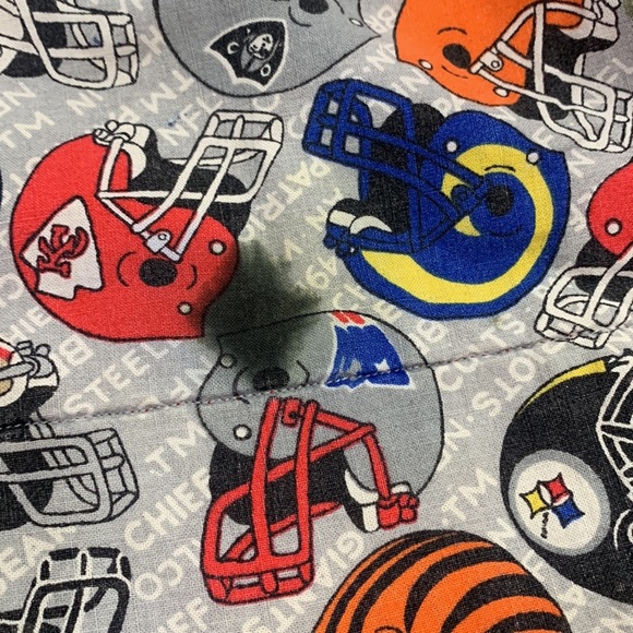 NFL Vintage Team Helmet Prints Featuring 49rs Carrying Blanket.‎ - Picture 6 of 9